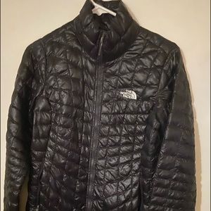 Womens North Face puffer excellent condition black